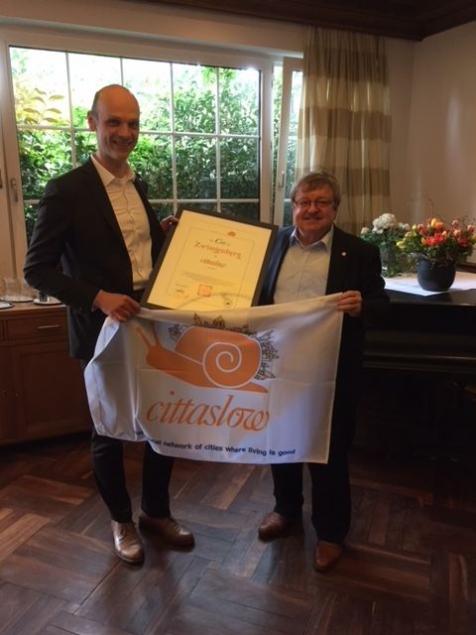 Herr Manfred Dörr und Bürgermeister Dr. Holger Habich